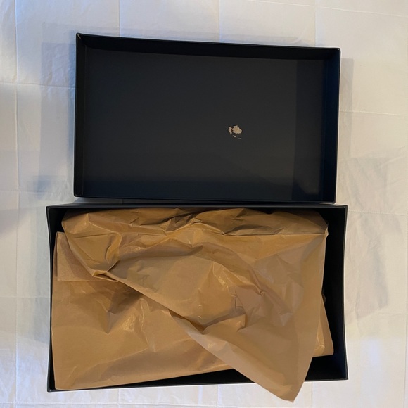 Hugo Boss Shoe Box - Picture 2 of 6